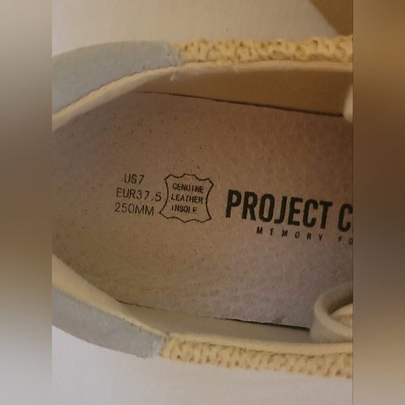 Project Cloud Paisley A Women's Foam Sneaker Vegan Leather Size 7 EUC with Box - Picture 10 of 13